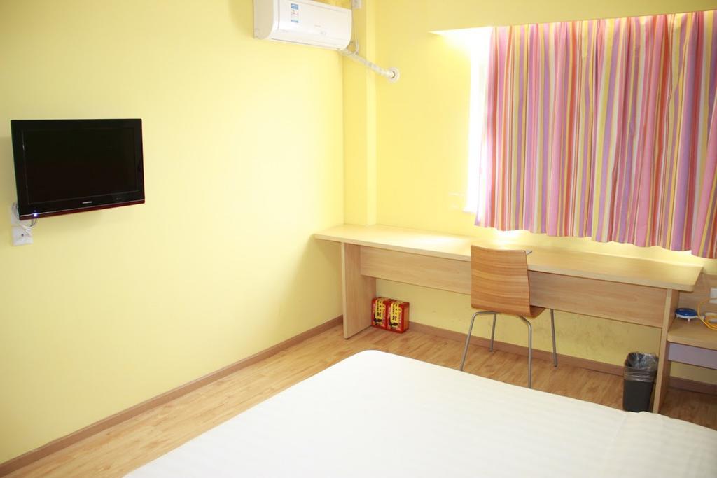 7Days Inn Yueyang East Maoling Pedestrain Street Exterior photo